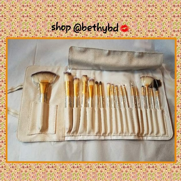BelleoftheBallCoutureBoutique Other - 🔥1DAY SALE🔥Professional Makeup brushes set of 18